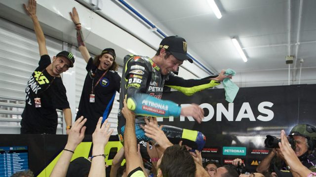 Rossi Menikmati Perayaan Perpisahan di Valencia